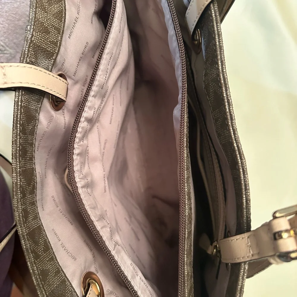 Authentic like new women’s Michael Kors, two tone brown, two strap leather purse - Picture 4 of 8